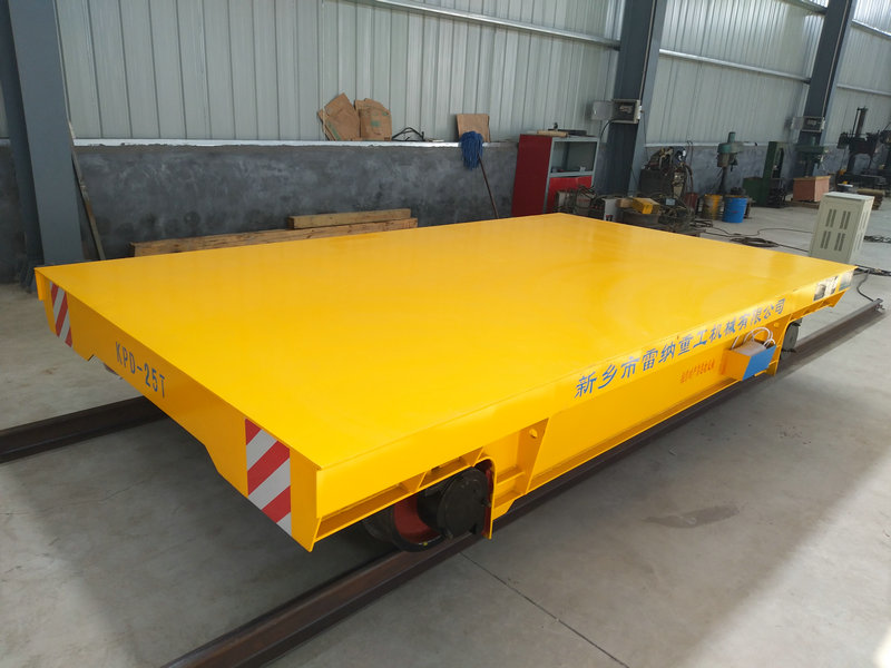 רכבים: Low Voltage Rail Transfer Car