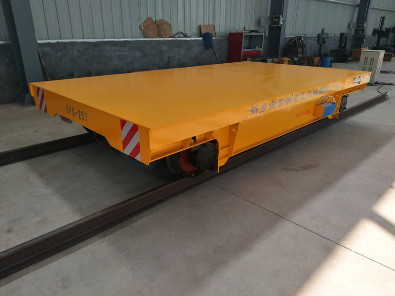 רכבים: Low Voltage Rail Transfer Car